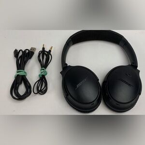Bose QuietComfort QC35 Bluetooth Headset w/ Case